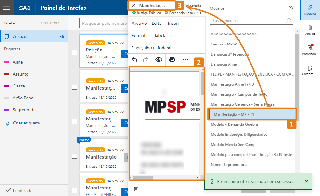 "Interface do Painel de Tarefas do sistema SAJ com lista de tarefas à esquerda e modelos de documentos à direita. Destaques em laranja no modelo selecionado 'Manifestação - MP - T1', na visualização do documento e na aba ativa 'Manifestação...'