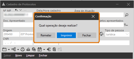 Janela de confirmação do sistema SAJ, com destaque em laranja para a pergunta “Qual operação deseja realizar?”. Abaixo, três botões: “Remeter”, “Imprimir” e “Fechar”.