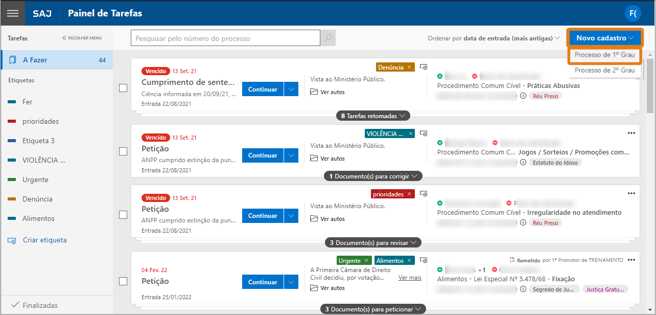 Painel de Tarefas do sistema SAJ. No canto superior direito, o botão “Novo cadastro” está destacado em laranja, com a opção “Processo de 1º Grau” também destacada logo abaixo.