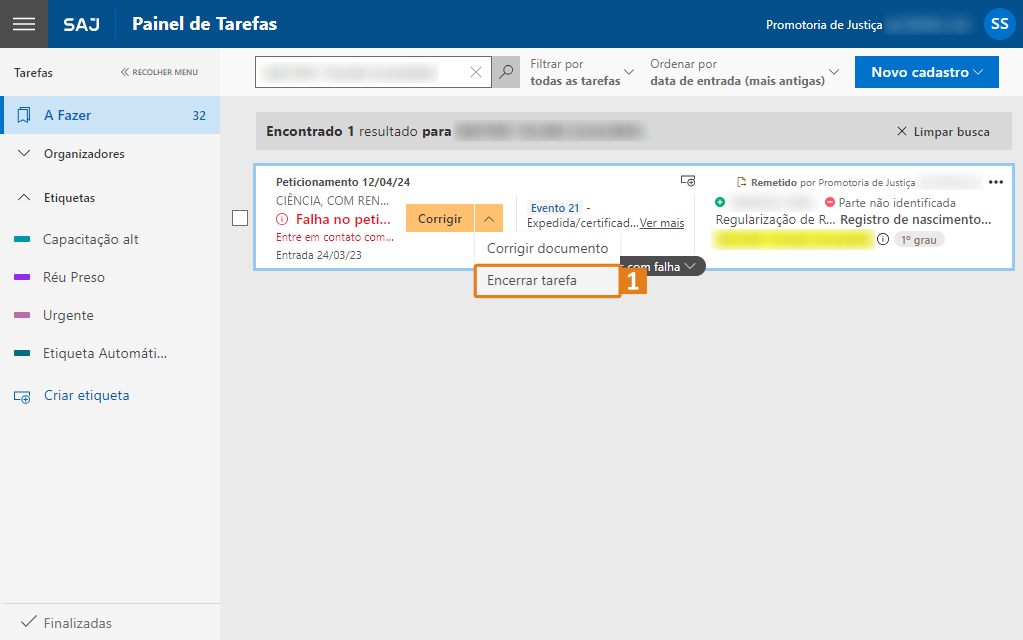 Painel de tarefas do SAJ com lista exibindo uma tarefa. Destaques em laranja: botão 'Corrigir' e rótulo 'Encerrar tarefa'