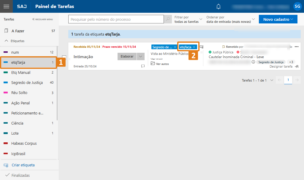 Painel de tarefas do sistema SAJ com lista de etiquetas à esquerda. Destaque em laranja na etiqueta ‘etqTarja’ com número 1 e na mesma etiqueta exibida na área principal da tarefa