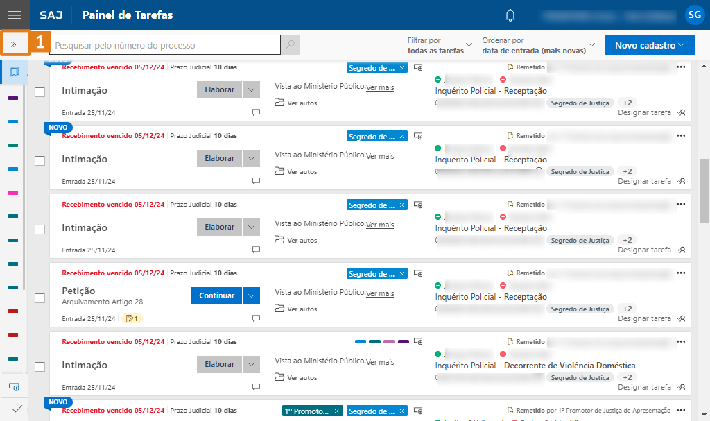 Painel de Tarefas do sistema SAJ com lista de processos e barra de pesquisa na parte superior. Destaque em laranja no ícone para recolher o menu, localizado no canto superior esquerdo
