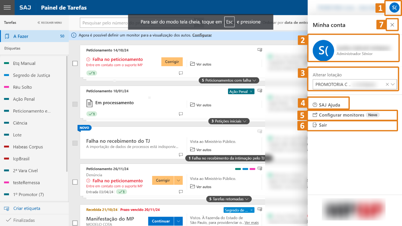 Painel do SAJ com menu lateral e lista de tarefas. Destaques em laranja: ícone da conta, seção ‘Minha conta’, alterar lotação, ‘SAJ Ajuda’, ‘Configurar monitores’ (novo) e sair.