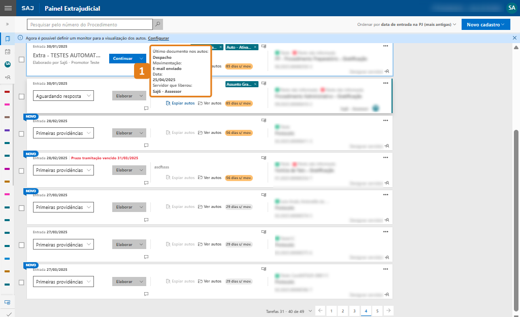 Tela do Painel Extrajudicial do SAJ. Lista de autos com status e botões. Destaque em laranja para caixa de informações exibindo detalhes do último documento nos autos, como despacho, movimentação e data