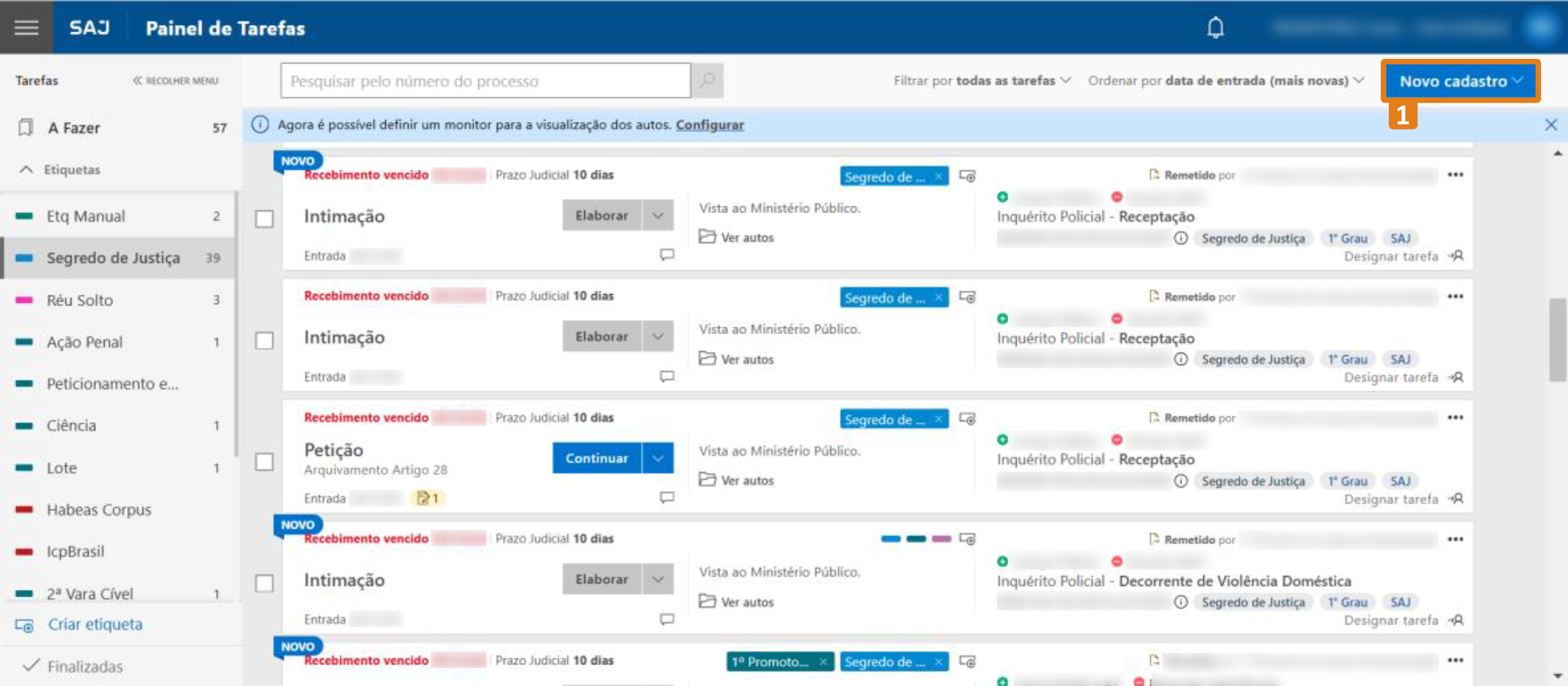 Painel de tarefas do sistema SAJ, exibindo lista de processos e filtros. No canto superior direito, botão destacado em laranja com o texto ‘Novo cadastro’